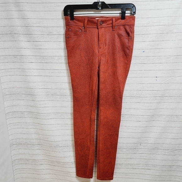 WE THE FREE GONE 930 FAUX SUEDE RUST RED JEGGINGS, SZ 26 - Picture 2 of 8